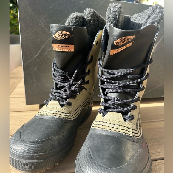 Vans weatherized MTE standard waterproof boot. Brand new...
